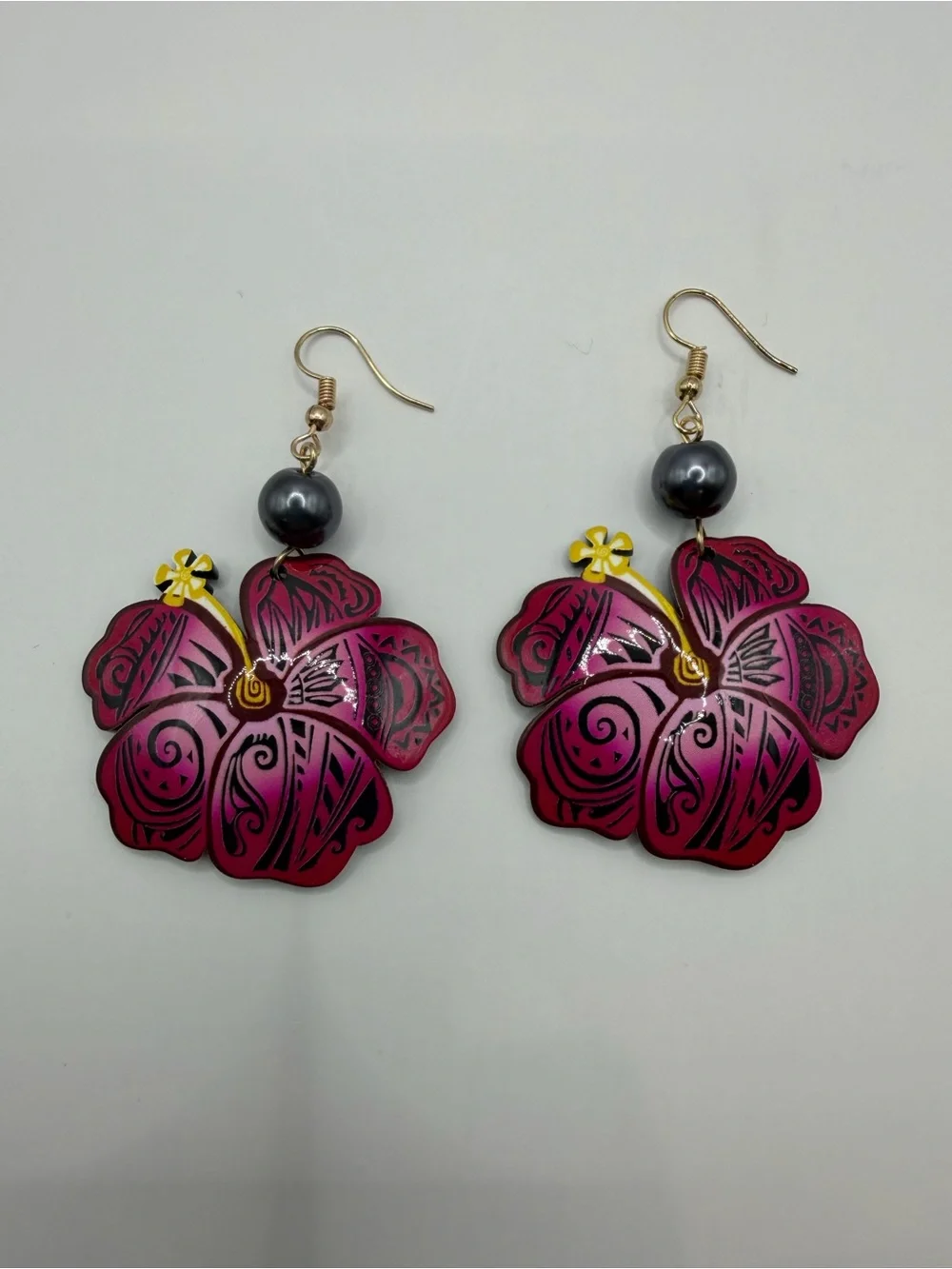 Hawaiian Tribal Hibiscus Earrings | Magenta Tahitian Pearl Tropical Dangles